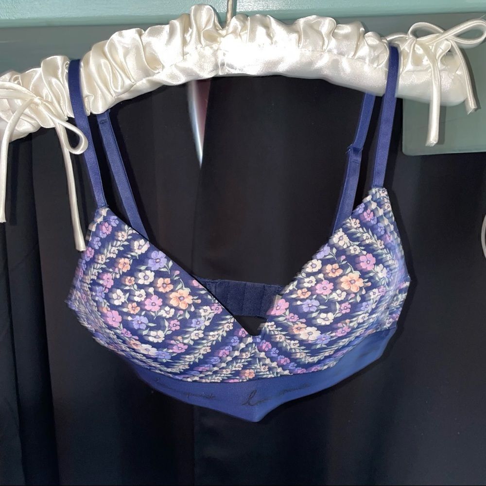 VS PINK wear everywhere lightly lined wireless floral bra sz 32C